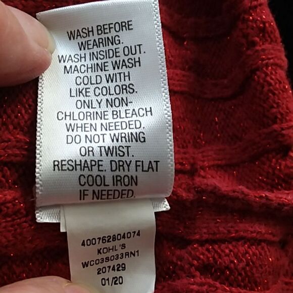 - Croft & Barrow women's XL crewneck sweater. Red with metallic thread - Picture 7 of 7